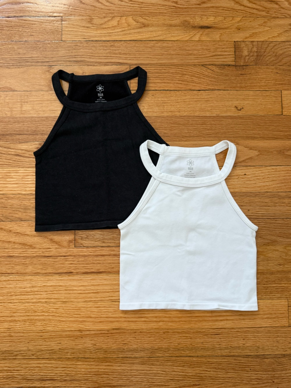 2-pack Black and White Tank Tops